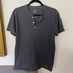 Abercrombie & Fitch tshirt - medium